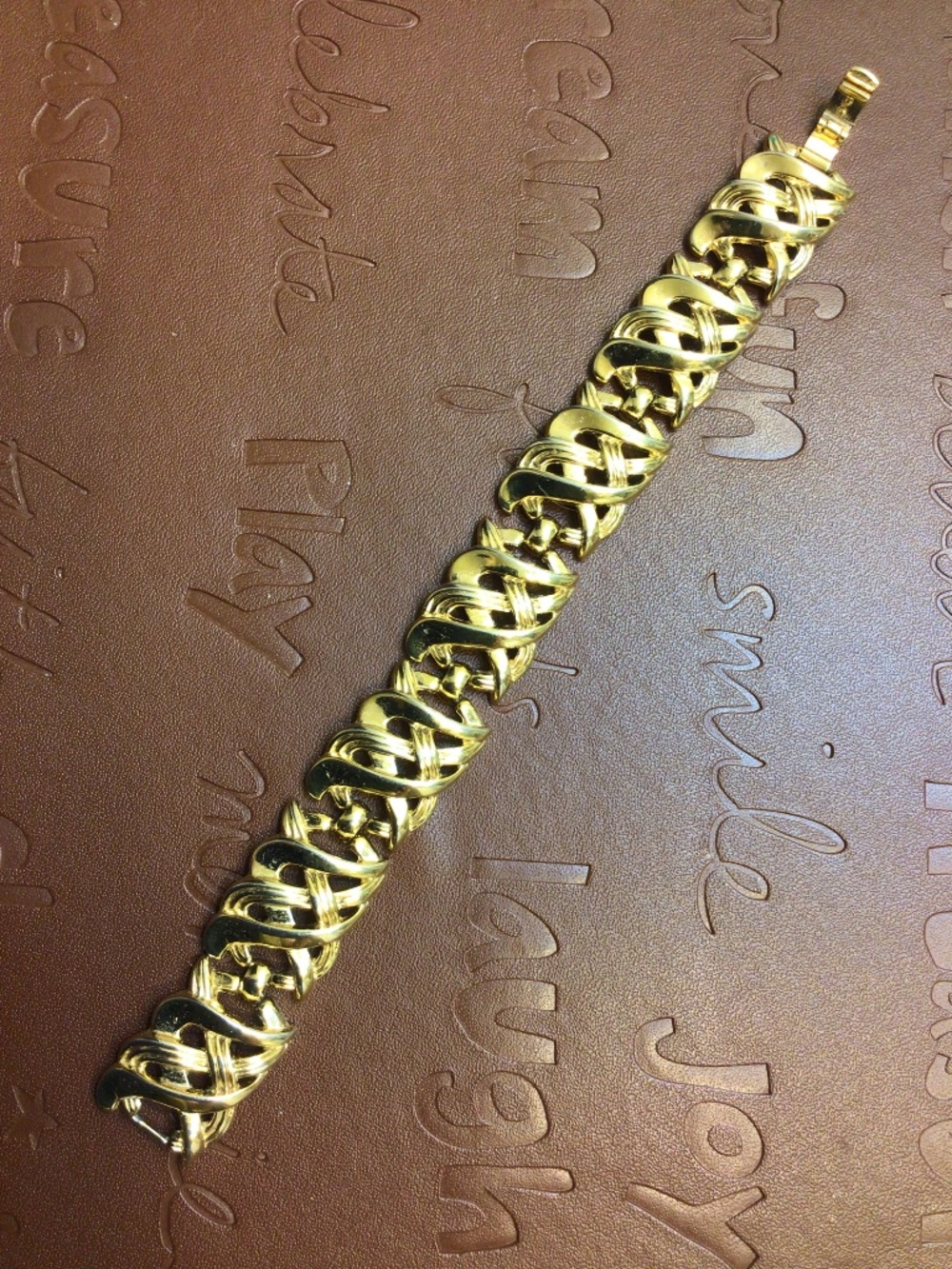 Vintage Crown Trifari Gold-tone Openwork Link Bracelet